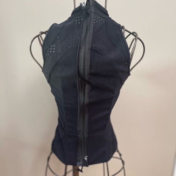 **SOLD** Lululemon | RARE Salty Swim Sleeveless Rashie - Picture 6 of 9